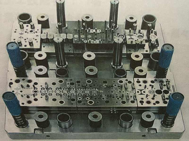 精密モーター部品（精密絞り）